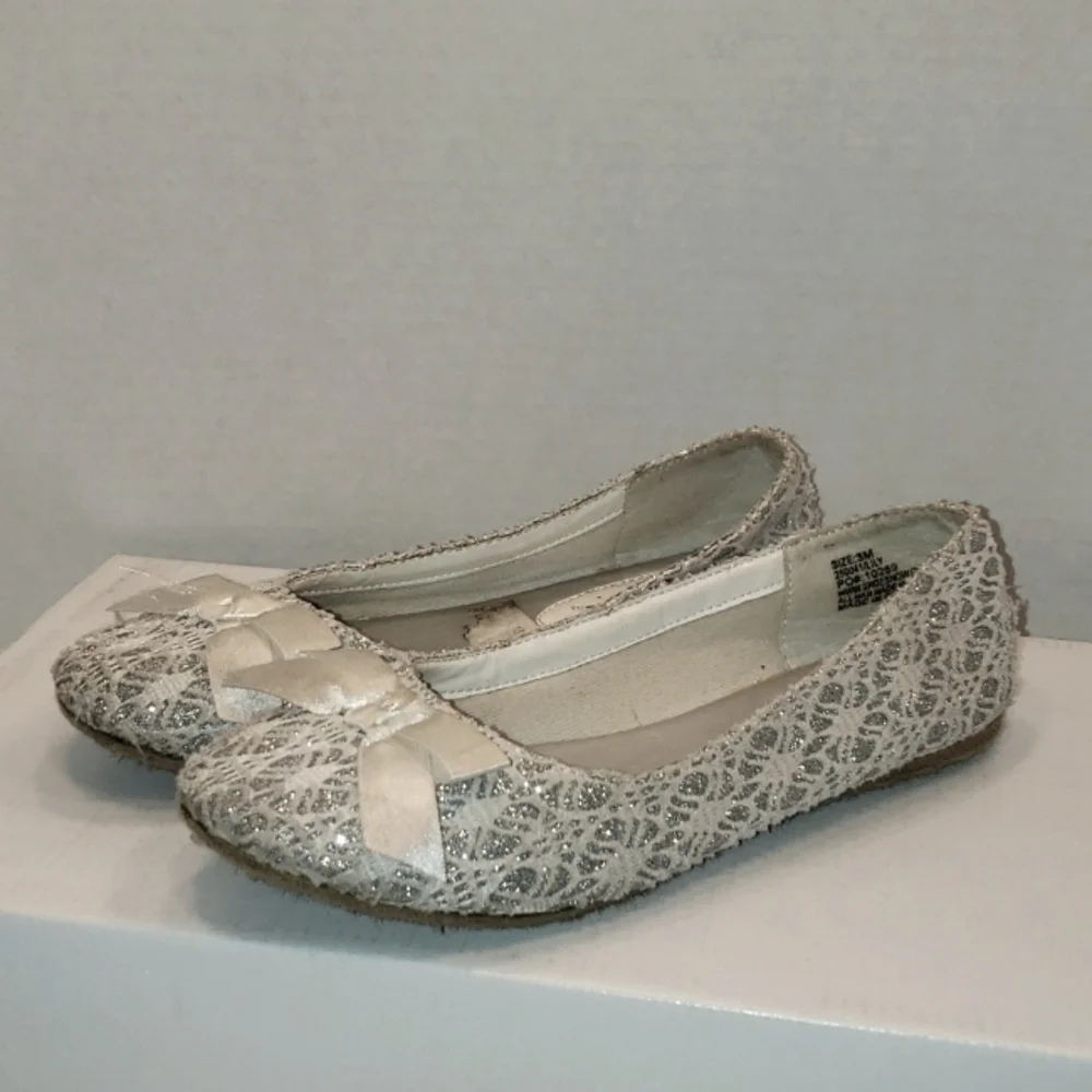 Girl stylish flat shoes‎
